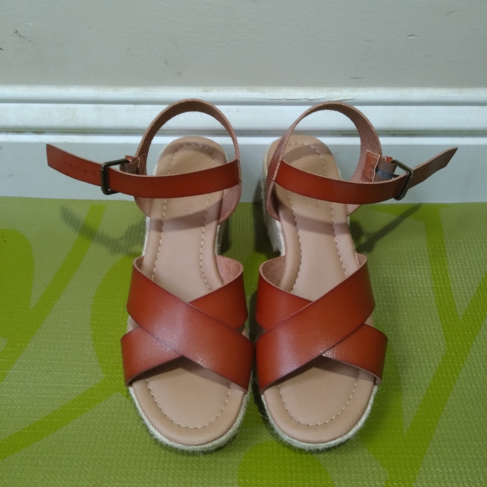 CUSHIONAIRE Espadrille Wedge Sandals Brown Women Size 7